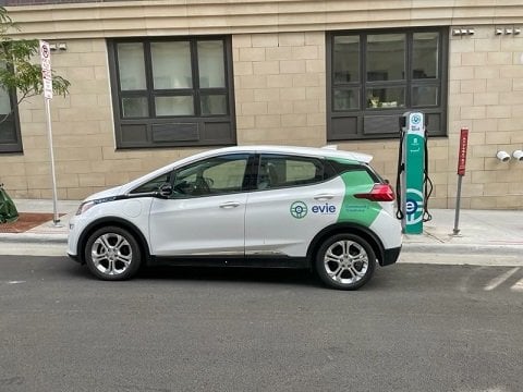 car_and_charger_wacouta.jpg